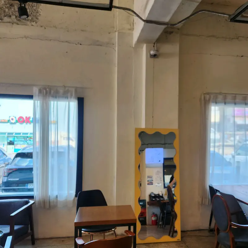 매장 내부 인테리어