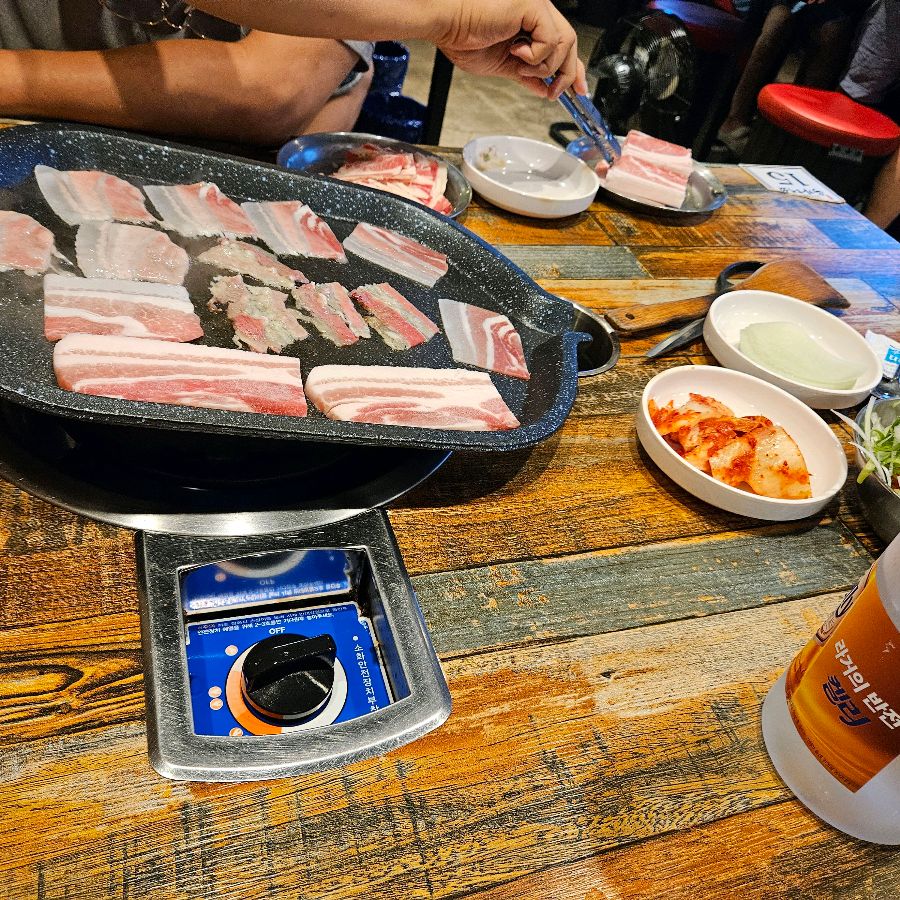 든든하게 즐길 수 있는 맛있는 삼겹살 한 상