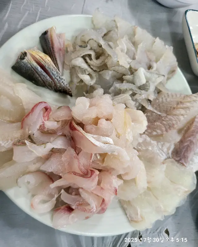 다양한 어종의 모듬회