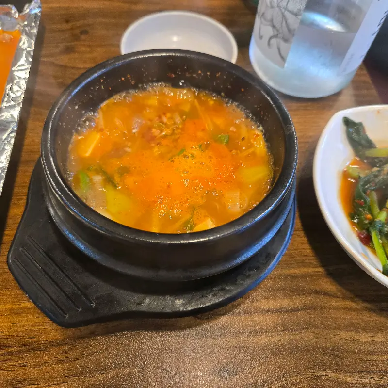 뚝배기에 담겨 나온 된장찌개