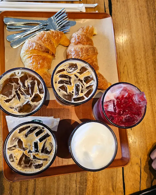 다양한 음료와 디저트