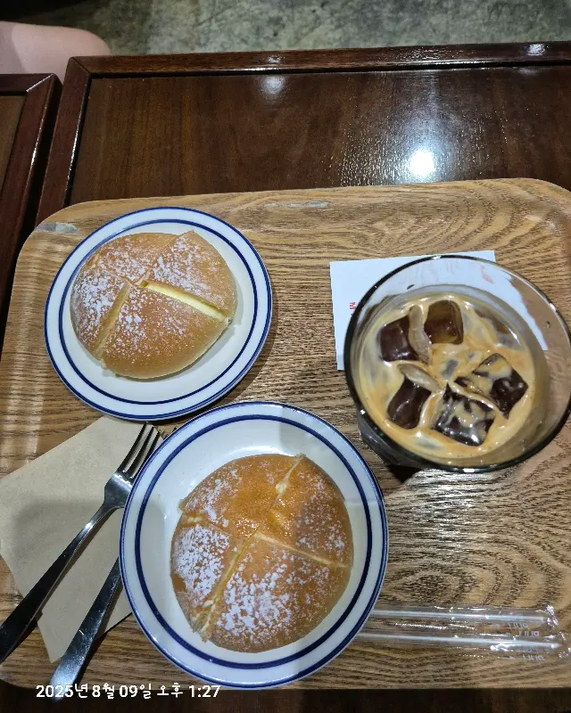 플랫화이트와 이서빵