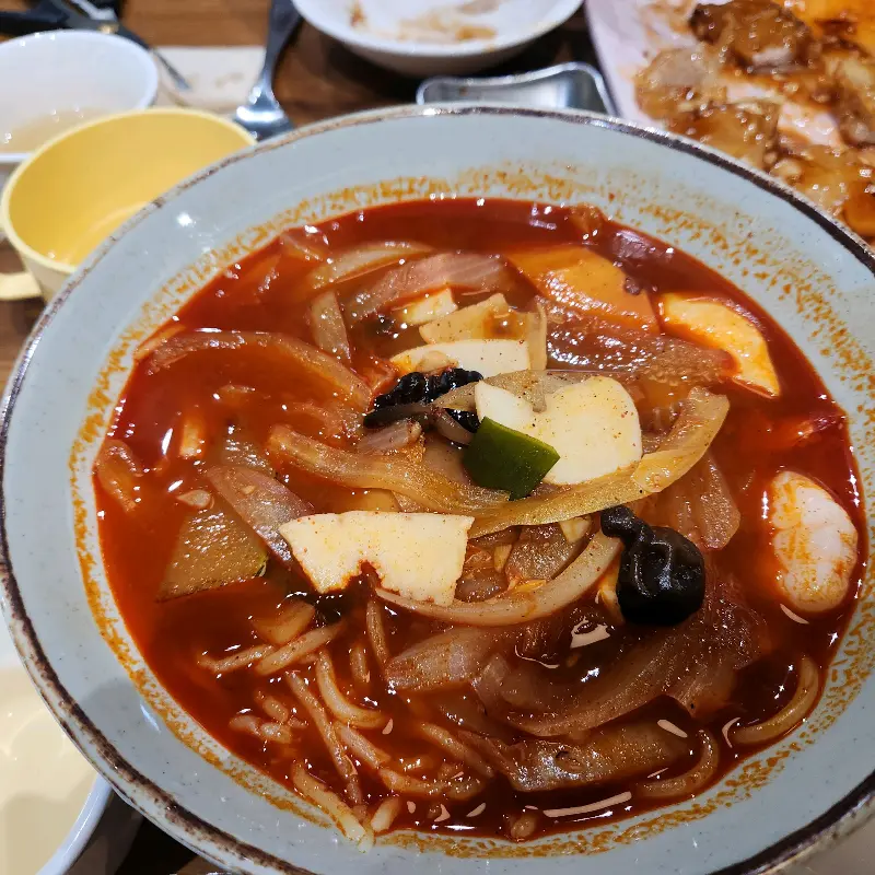 해산물이 푸짐한 짬뽕