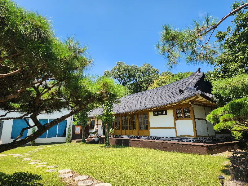 카페 심상의 한옥 건물 외관