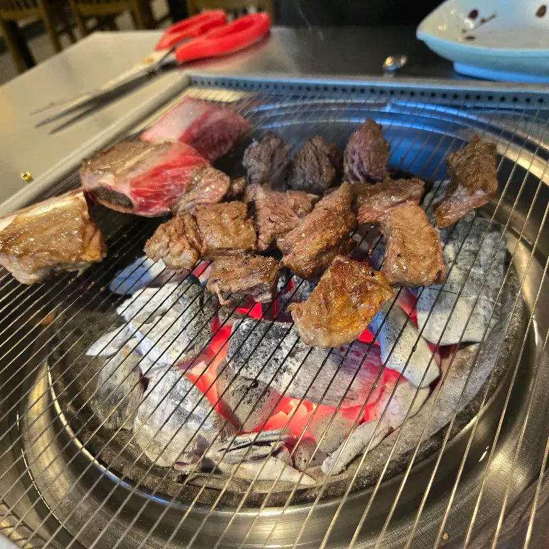 식당 앞 백운계곡 풍경