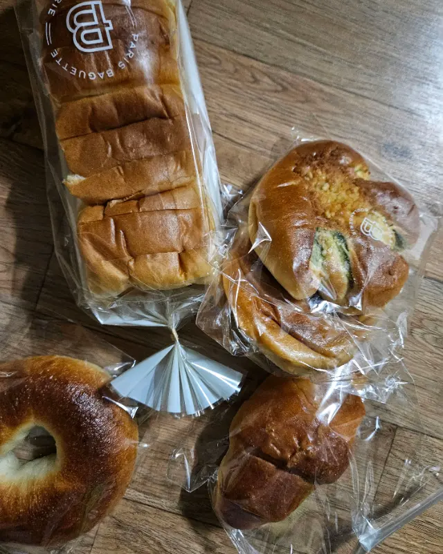 포장된 빵들의 모습