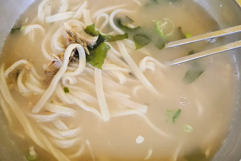 숟가락을 멈출 수 없는 황태칼국수의 비주얼