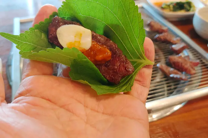 깻잎에 싸 먹는 고기