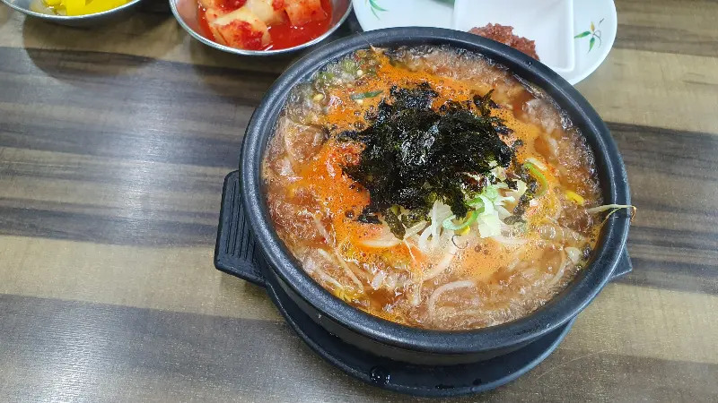 얼큰 콩나물 국밥