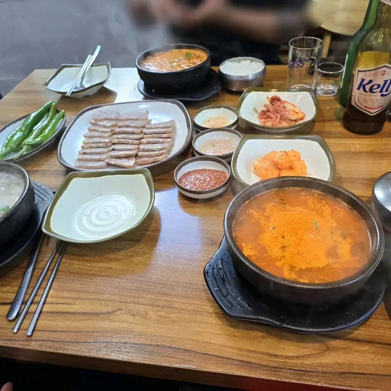 순대국과 함께 곁들여 먹는 반찬들