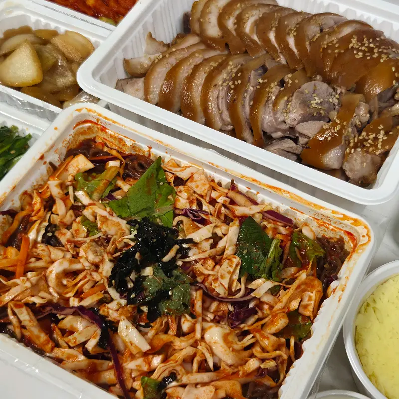 푸짐한 족발 한 상 차림