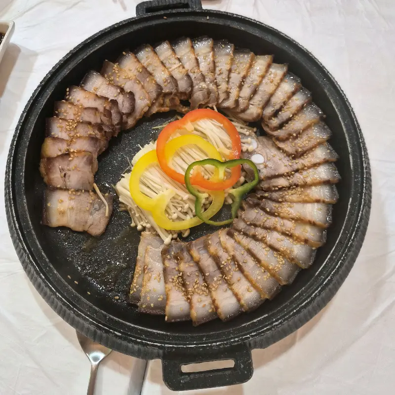 윤기가 흐르는 수육