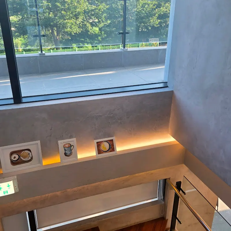 카페 내부 계단