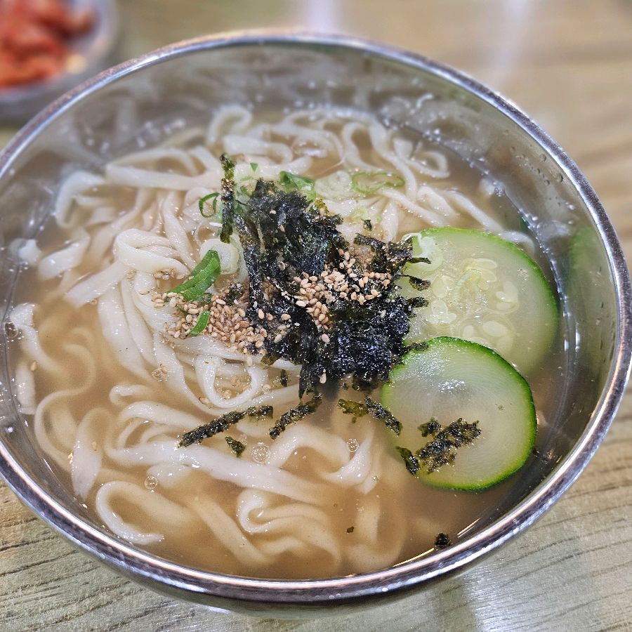 푸짐한 칼국수 한 상