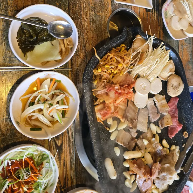 푸짐한 곁들임 메뉴