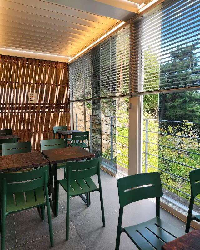 카페 내부 좌석