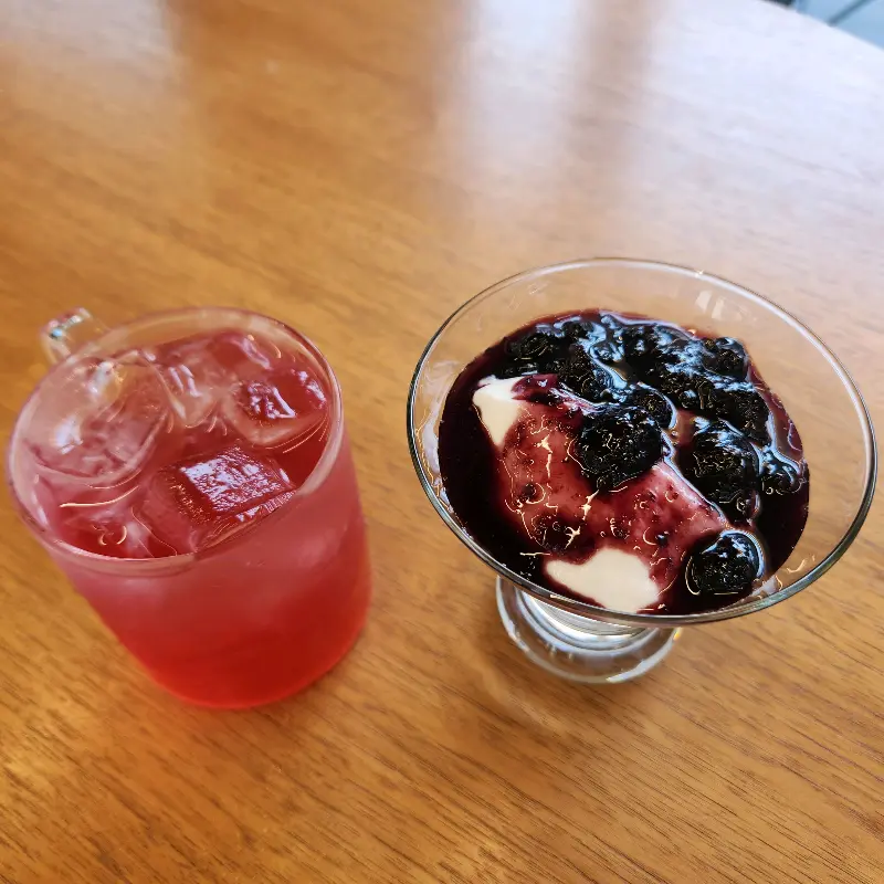 오미자차와 디저트