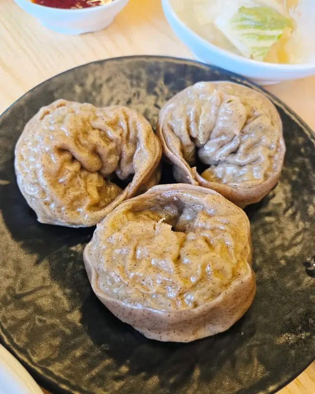 속이 꽉 찬 만두