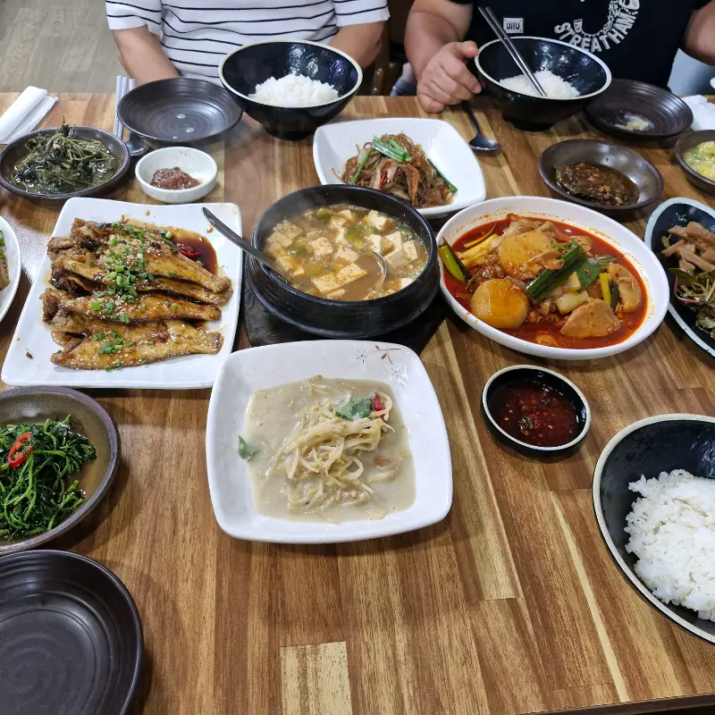 산채정식 한 상 차림 항공샷