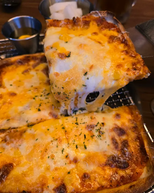 콰트로 치즈 피자