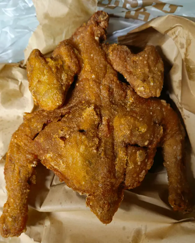 옛날통닭 한 마리의 모습