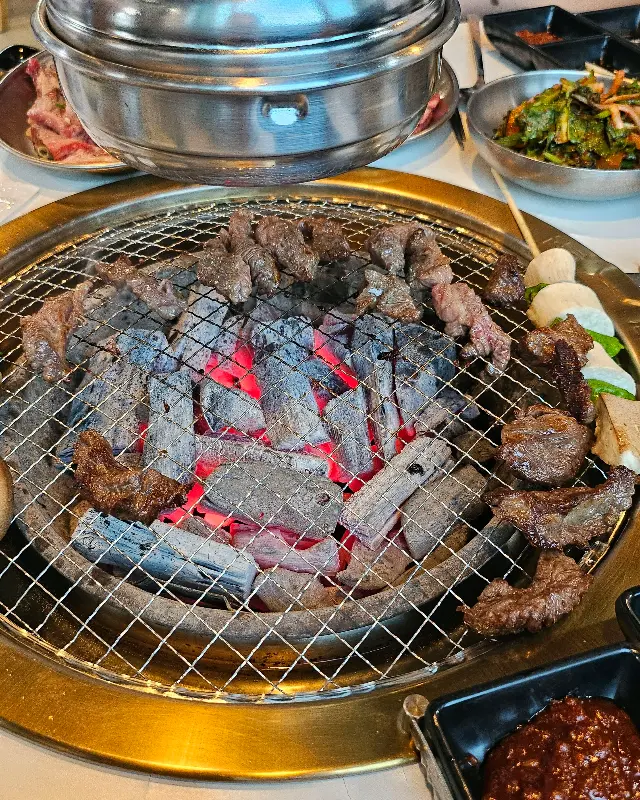 숯불과 소갈비살