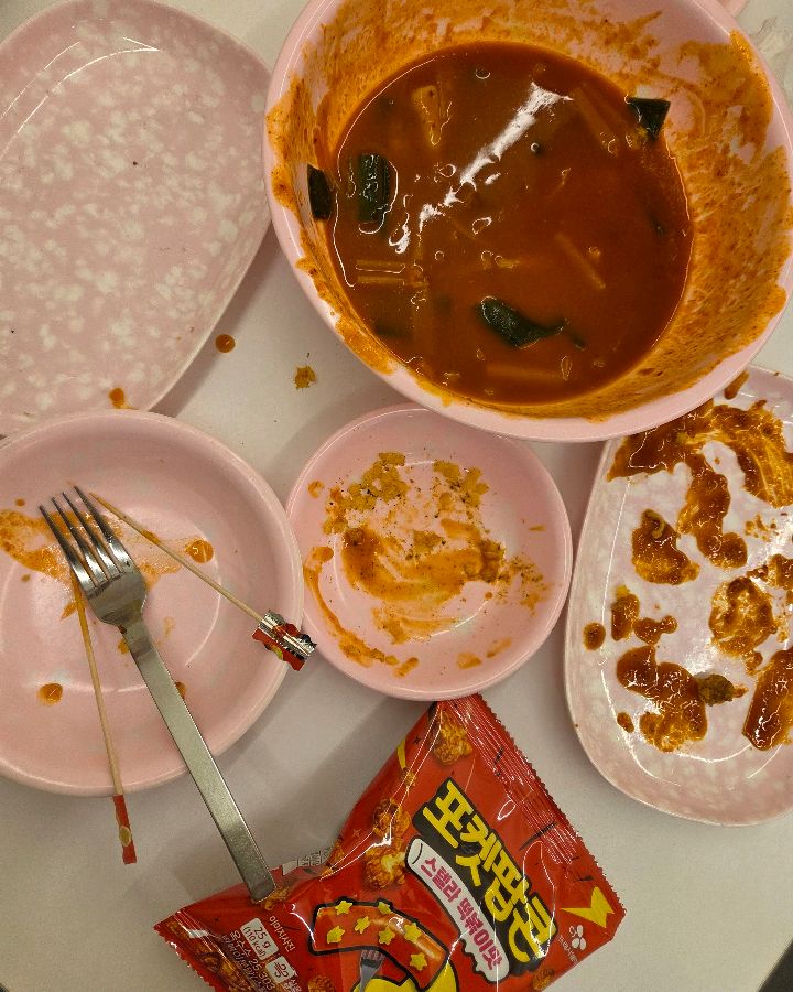 깨끗하게 비워진 접시들이 맛을 증명한다