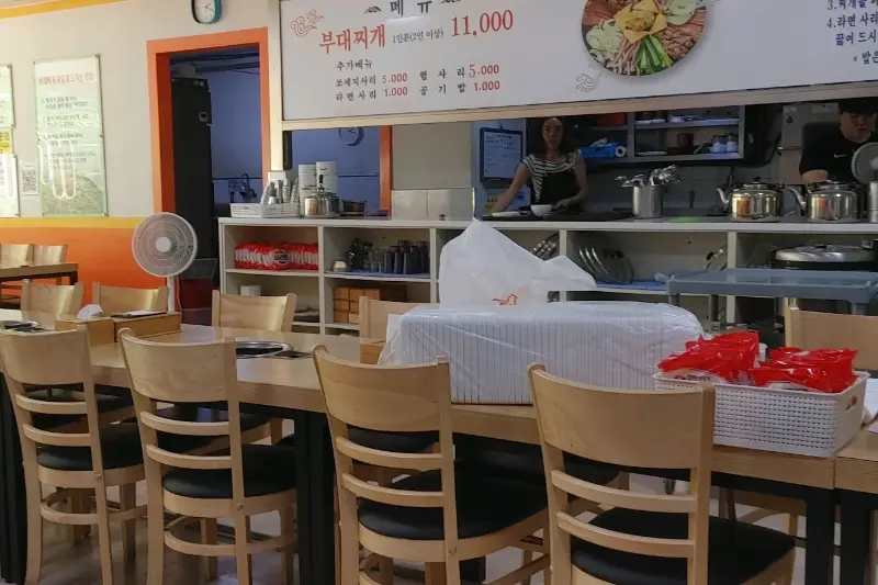 계양명가 부대찌개 내부