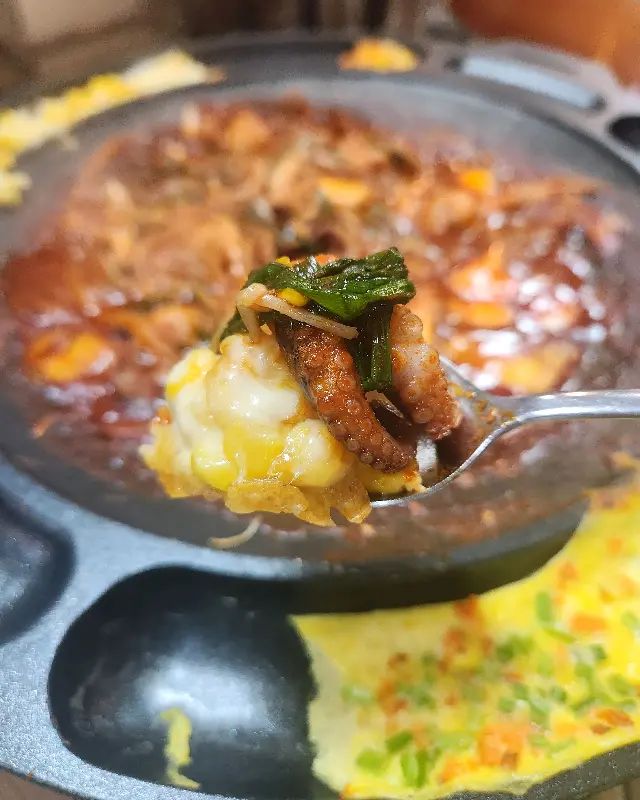 매콤한 쭈꾸미 볶음 한 입