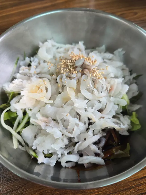 오징어와 야채, 그리고 특제 양념의 조화