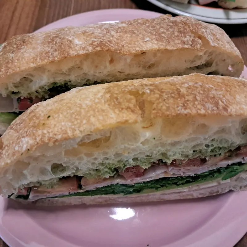 속이 꽉 찬 안목 샌드위치