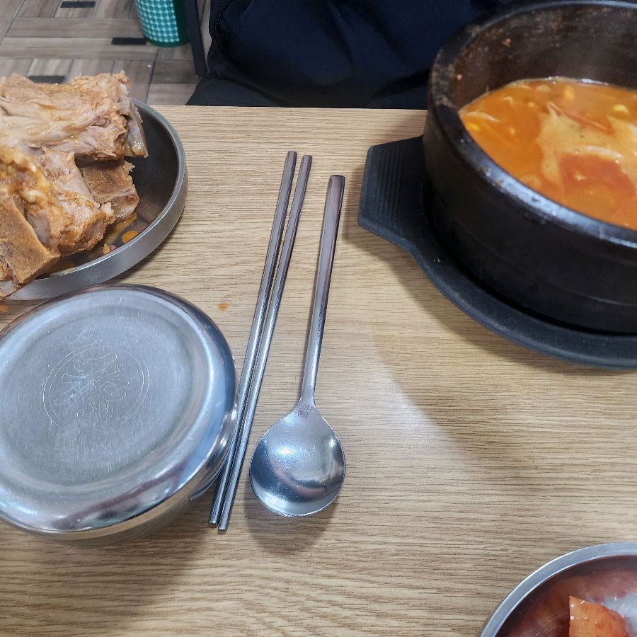 뼈해장국 한 상 차림
