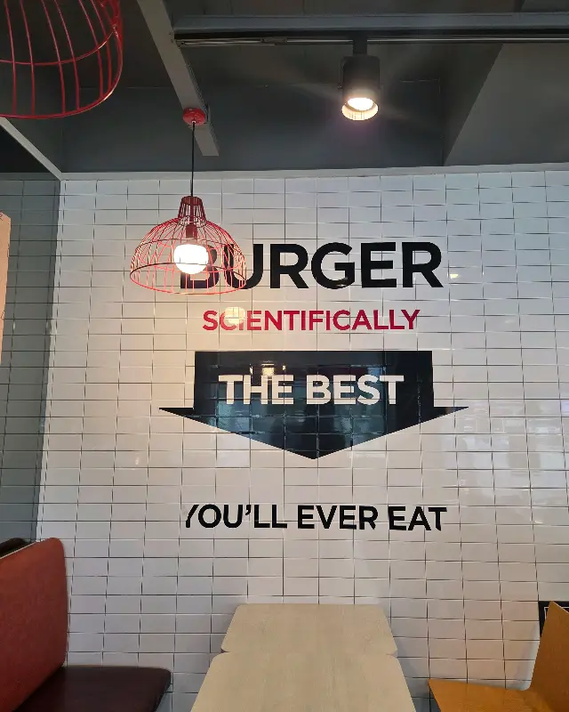 매장 내부 인테리어