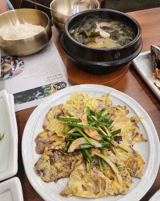 소고기 미역국과 육전