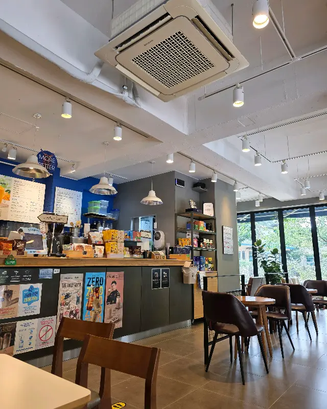 이디야커피 주왕산국립공원점 내부 전경