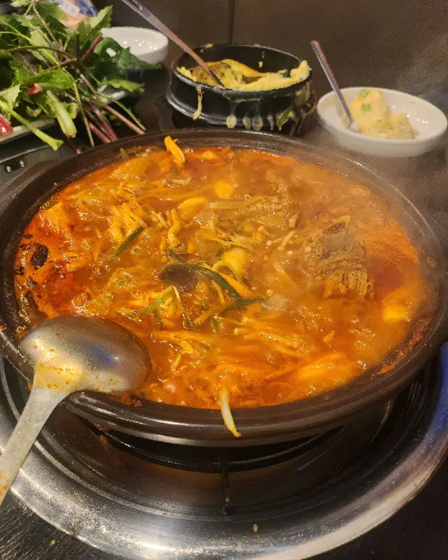 칼칼하고 시원한 김치찌개