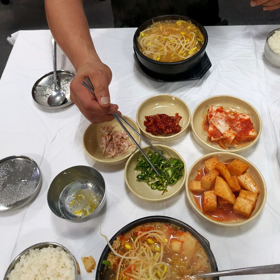 깔끔한 테이블 세팅