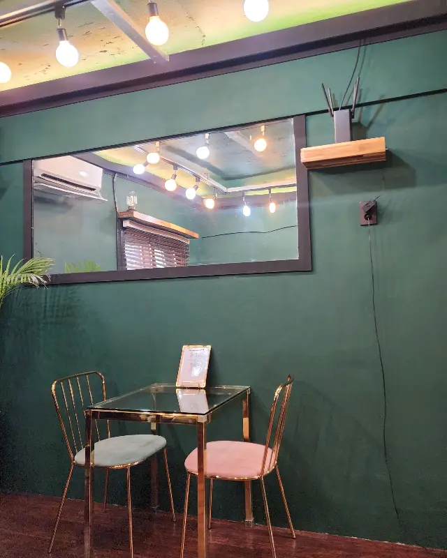 카페 내부 인테리어