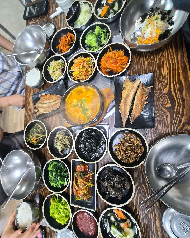 다채로운 색감의 산채비빔밥 재료들