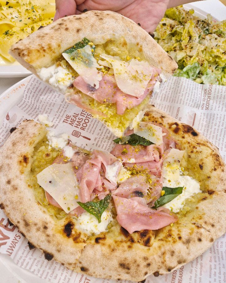 피자와 파스타, 샐러드의 완벽한 조합