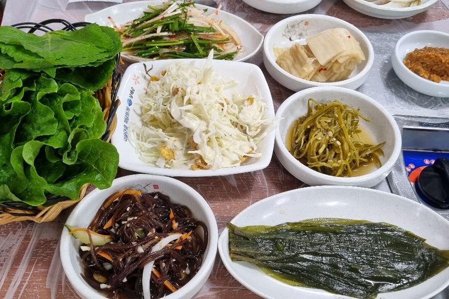 푸짐한 밑반찬 한 상 차림