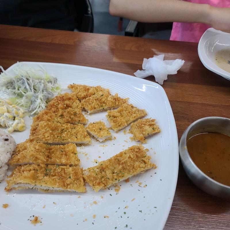 오구오구국시 돈까스 단면