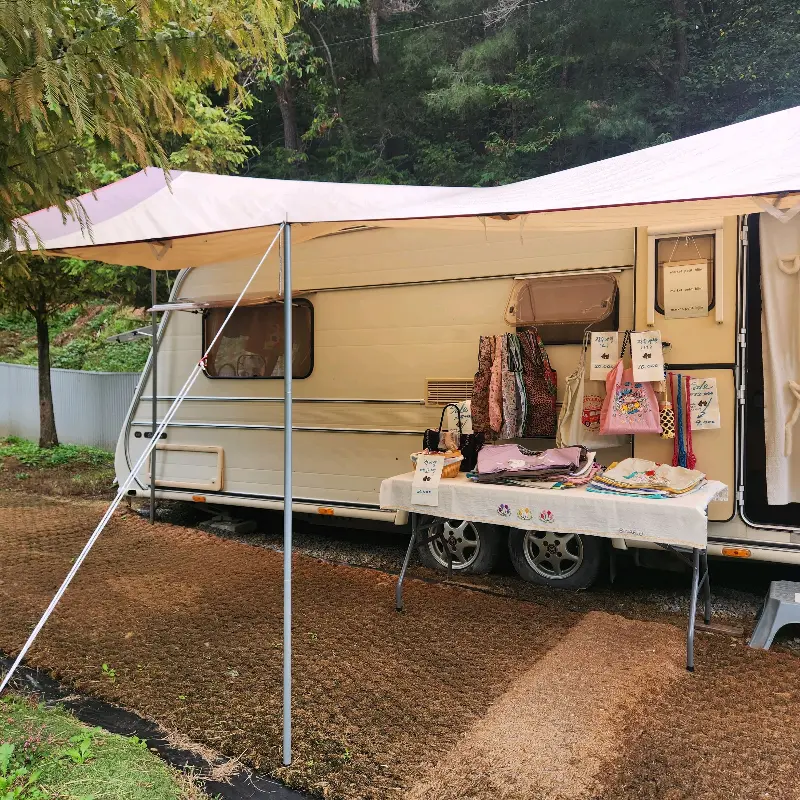 카페 외부의 판매 공간