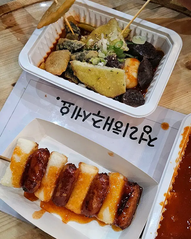 떡볶이, 순대, 튀김의 조화