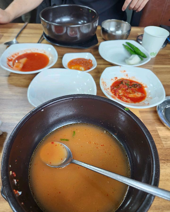 깨끗하게 비운 국밥 뚝배기