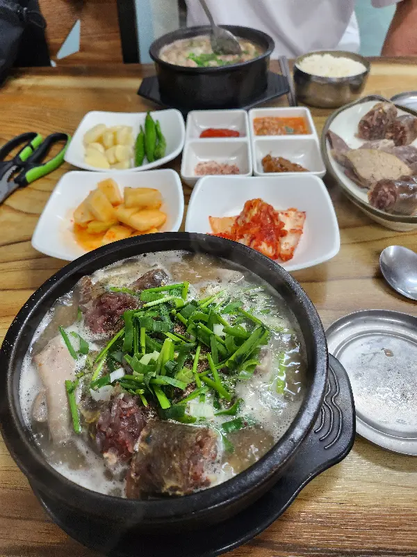 마늘순대국밥 한 상 차림