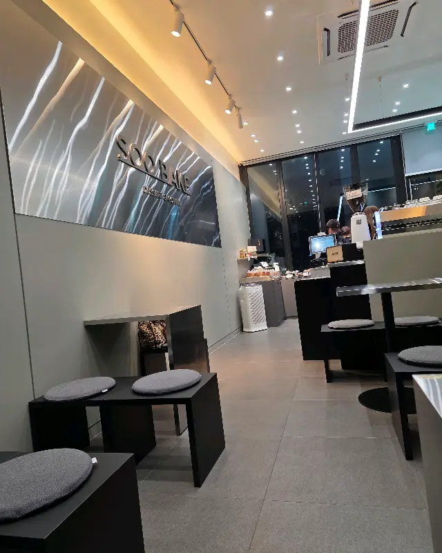 수베이크 매장 내부 인테리어