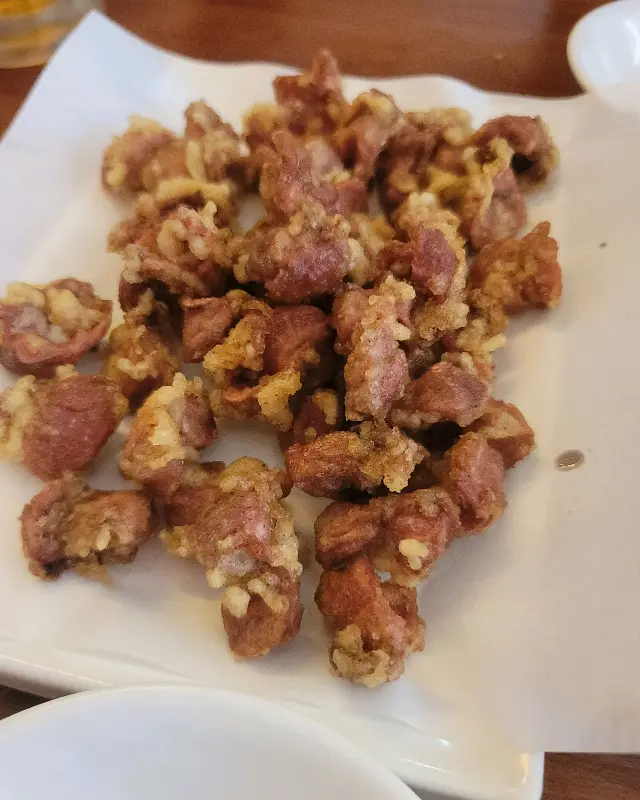 겉은 바삭하고 속은 쫄깃한 똥집 튀김