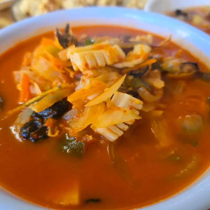 해물이 푸짐하게 들어간 짬뽕