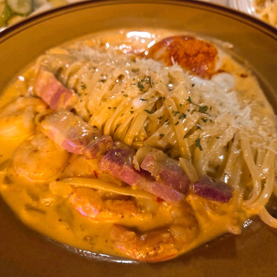 크림 소스가 듬뿍 담긴 투움바 파스타